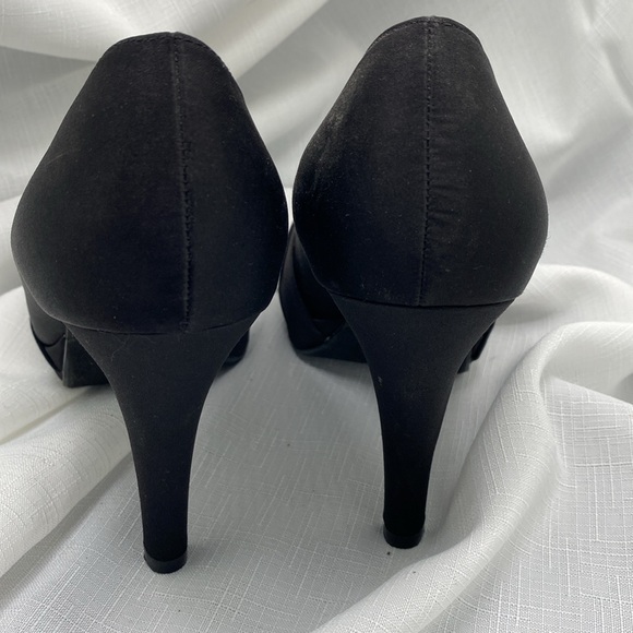 Black heels - Picture 4 of 5